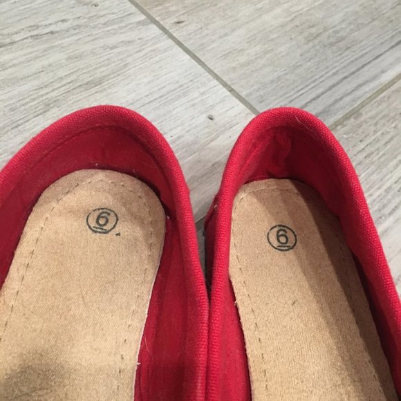 Red slip on canvas shoes - Picture 3 of 3